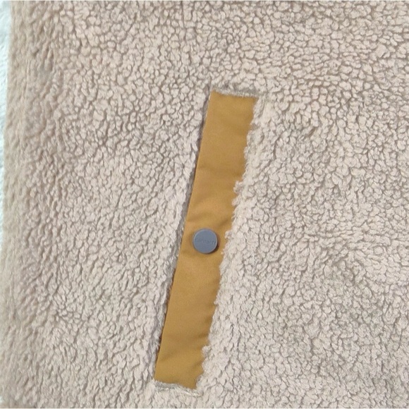 NWT Carhartt Womens Montana Insulated Reversible Vest Size Medium Relaxed Tan 🔥 - Picture 8 of 13